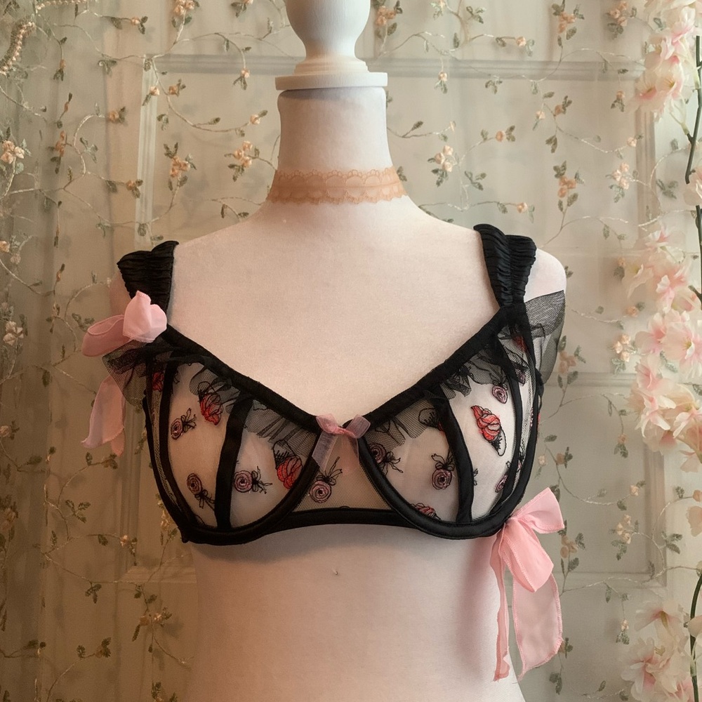 Deadstock NWT For Love And Lemons Black and Pink Embroidered Bra S-M
